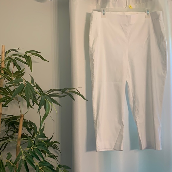 Chico’s white pants-NWOT - Picture 1 of 4